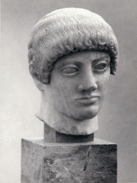 Scultura - Testa di statua di giovane detta del "ragazzo biondo" (inv. n. 689), 480 a.C. post - Ambito attico - Grecia - Atene - Museo dell'Acropoli - Interno - Sala dell'Acropoli arcaica