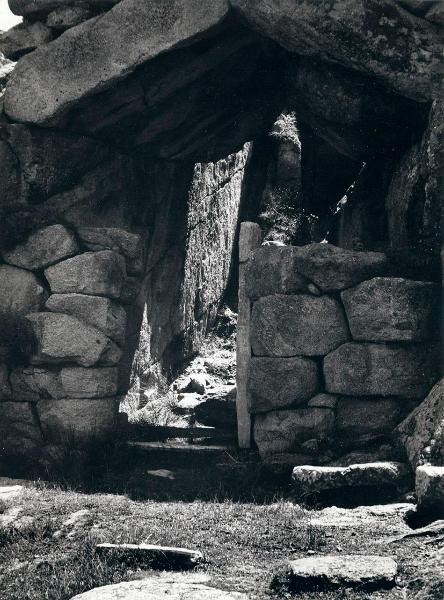 Sito archeologico - Grecia - Delo - Grotta di Cinto, santuario di Ercole (Antro del Drago)