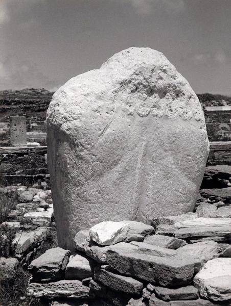 Sito archeologico - Grecia - Delo - Torso della statua colossale di Apollo