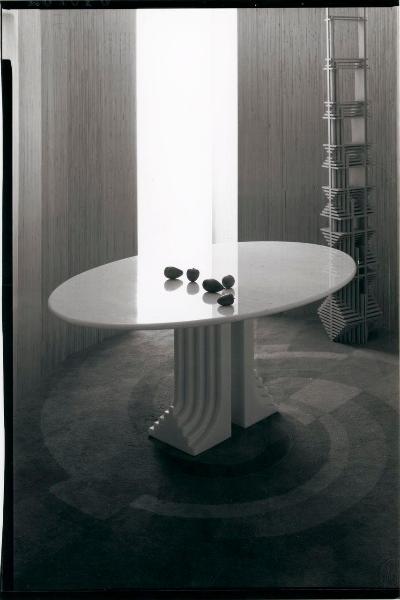 Milano - Studio Ballo&Ballo - composizione con tavolo Samo di Carlo Scarpa - Casa Vogue - 1974