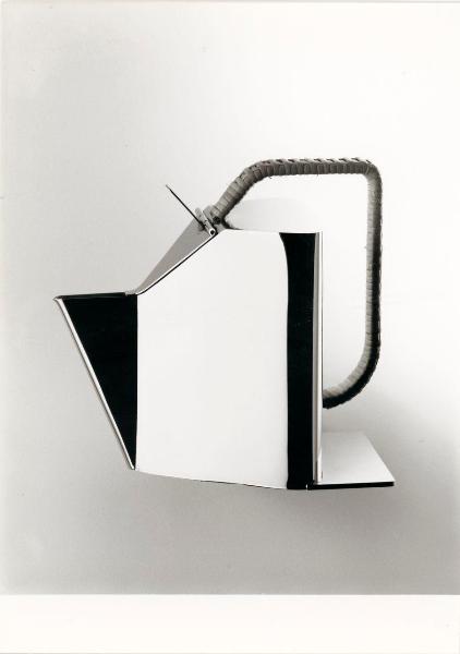 Milano - Studio Ballo&Ballo - teiera Bandung di Richard Sapper - Alessi - 1992