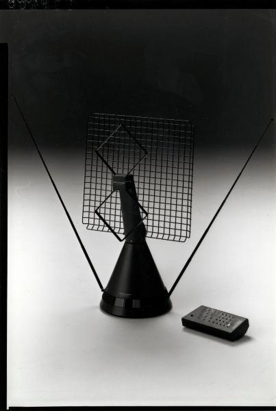 Milano - Studio Ballo&Ballo - antenna e telecomando di Mario Bellini - Brionvega - 1984