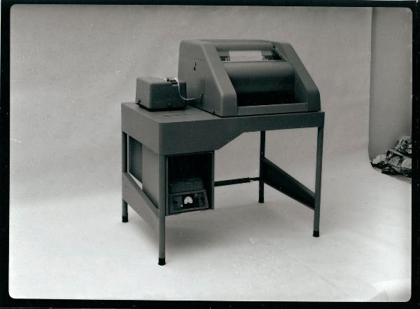 Milano - Studio Ballo&Ballo - tavolo con calcolatrice e telescrivente Olivetti - Olivetti - 1957