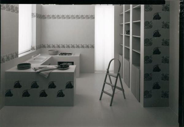 Milano - Studio Ballo&Ballo - cucina con piastrelle Frutteto di Gae Aulenti - Iris Ceramica - 1984