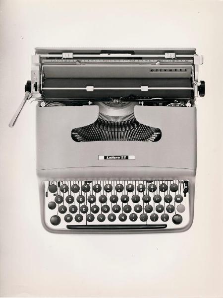 Milano - Studio Ballo&Ballo - macchina da scrivere Lettera 22 di Marcello Nizzoli - Olivetti - 1957