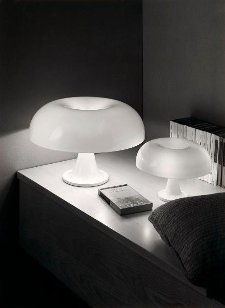 Milano - Studio Ballo&Ballo - lampade Nesso e Nessino ambientate su mobile con cuscino e libri - Artemide - post 1973