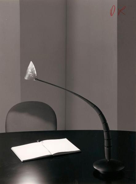 Milano - Studio Ballo&Ballo - composizione con lampada da tavolo e agenda - Artemide - 1954-1994