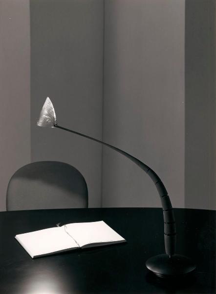 Milano - Studio Ballo&Ballo - composizione con lampada da tavolo e agenda - Artemide - 1954-1994