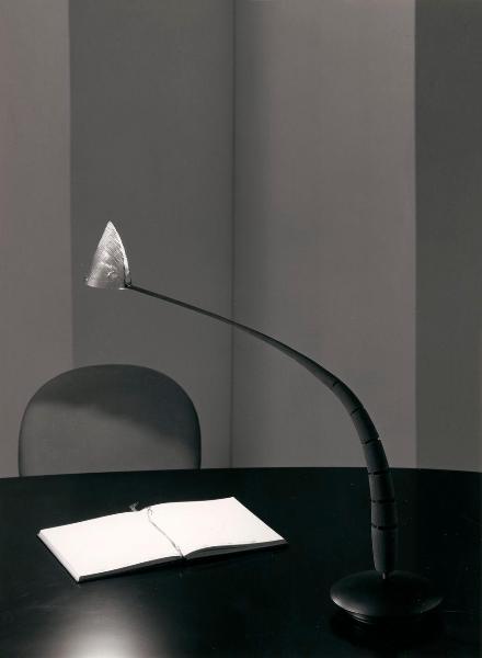 Milano - Studio Ballo&Ballo - composizione con lampada da tavolo e agenda - Artemide - 1954-1994