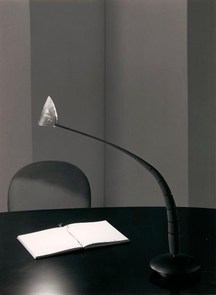 Milano - Studio Ballo&Ballo - composizione con lampada da tavolo e agenda - Artemide - 1954-1994