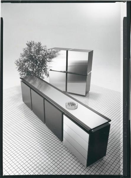 Milano - Studio Ballo&Ballo - composizione con credenza Parioli di Giotto Stoppino e altra credenza in metallo - Acerbis - 1973