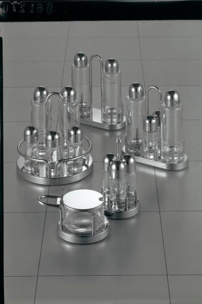 Milano - Studio Ballo&Ballo - composizione di set per condimenti e formaggiera di Ettore Sottsass - Alessi - 1986