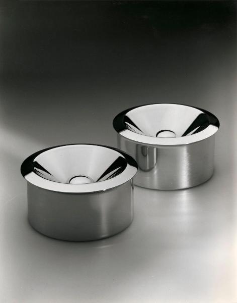 Milano - Studio Ballo&Ballo - posacenere 90010 di Marianne Brandt - Alessi - 1985