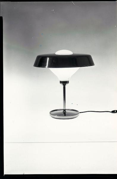 Milano - Studio Ballo&Ballo - lampada da tavolo Ro dei BBPR - Artemide - 1964