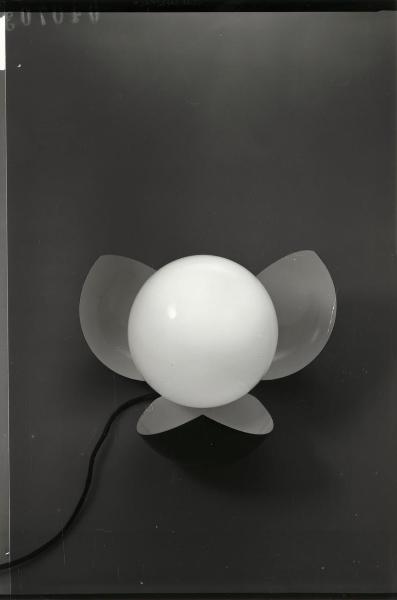 Milano - Studio Ballo&Ballo - lampada Frine di Studio Tetrarca - Artemide - 1968