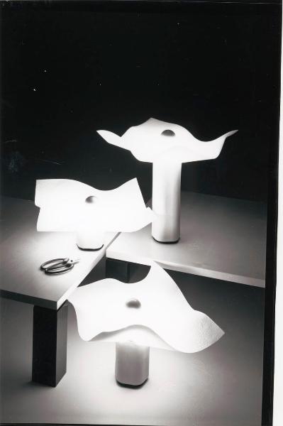 Milano - Studio Ballo&Ballo - composizione con tre lampade Area di Mario Bellini su tavolini - Artemide - 1974