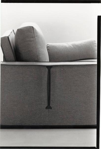 Milano - Studio Ballo&Ballo - particolare del divano Victoria di Mario Bellini - Cassina - 1982