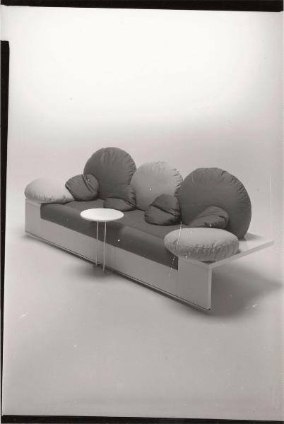 Milano - Studio Ballo&Ballo - divano disegnato da Massimo Morozzi - Biesse - 1985