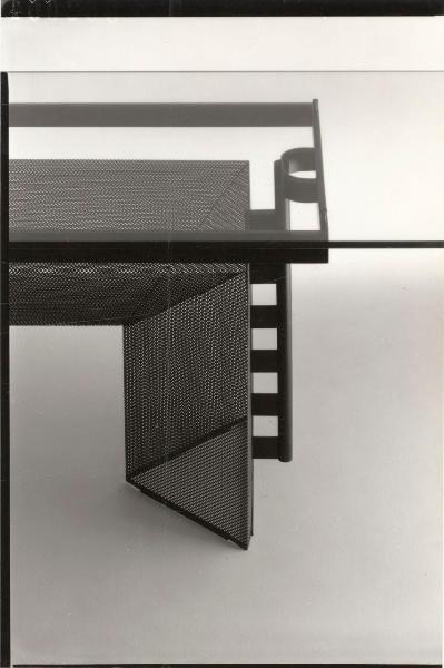 Milano - Studio Ballo&Ballo - dettaglio tavolo Tesi di Mario Botta - Alias - 1986