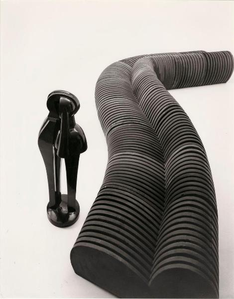 Milano - Studio Ballo&Ballo - divano Serpentone di Cini Boeri con scultura - Casa Vogue - 1971