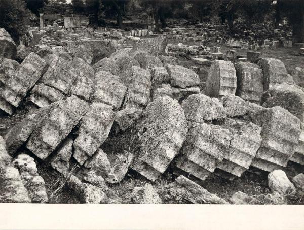 Sito archeologico - Grecia - Olimpia - Tempio di Zeus - Rovine - Colonne