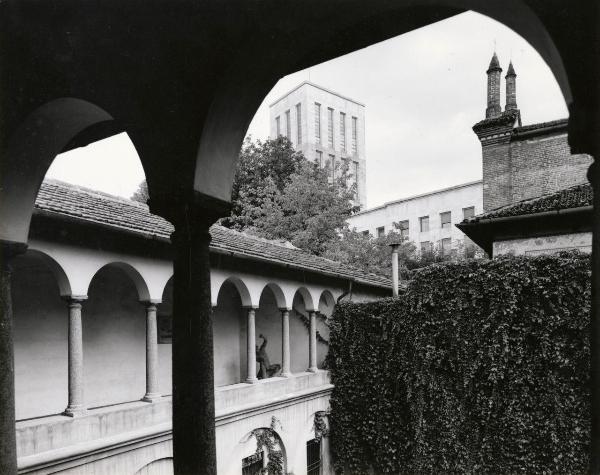 Milano - Scuola Umanitaria - chiostro