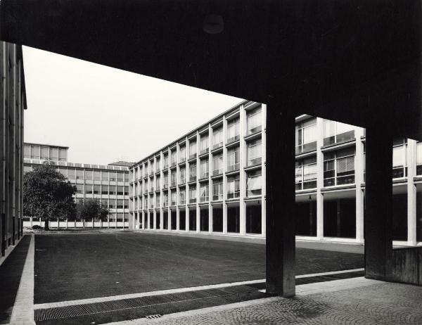 Milano - Scuola Umanitaria - cortile