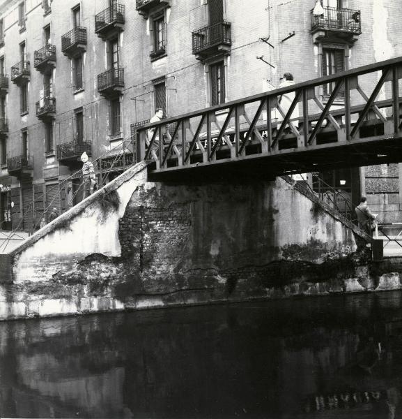 Milano - Veduta urbana - naviglio - ponte