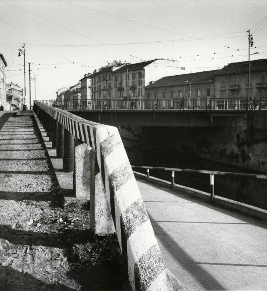 Milano - Veduta urbana - naviglio - ponte