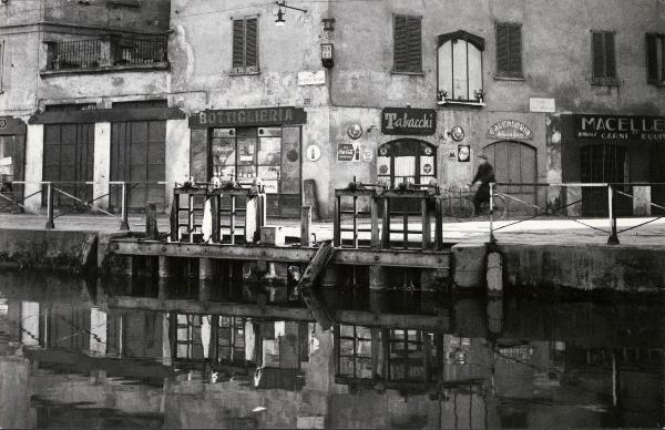 Milano - Veduta urbana animata - Navigli - bicicletta