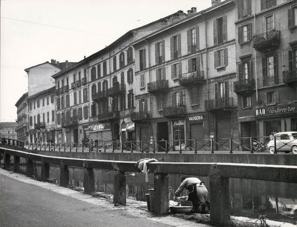 Milano - Veduta urbana animata - lavatoi