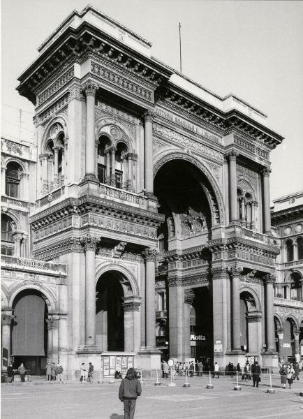 Milano - Veduta urbana - piazza Duomo - Galleria Vittorio Emanuele II