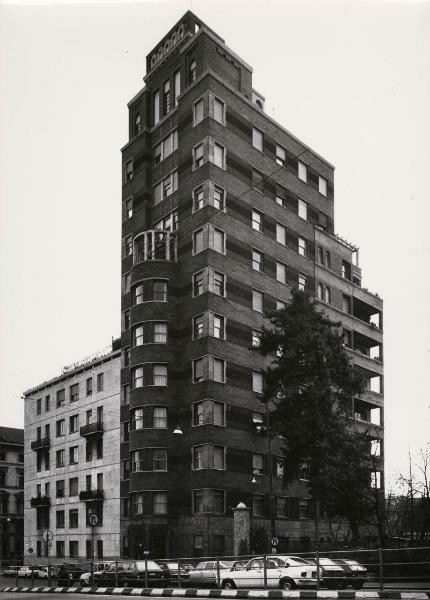 Milano - Veduta urbana - corso Venezia 61 - Palazzo e Torre Rasini