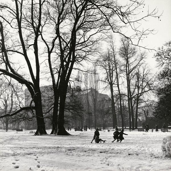 Milano - Veduta urbana animata - neve