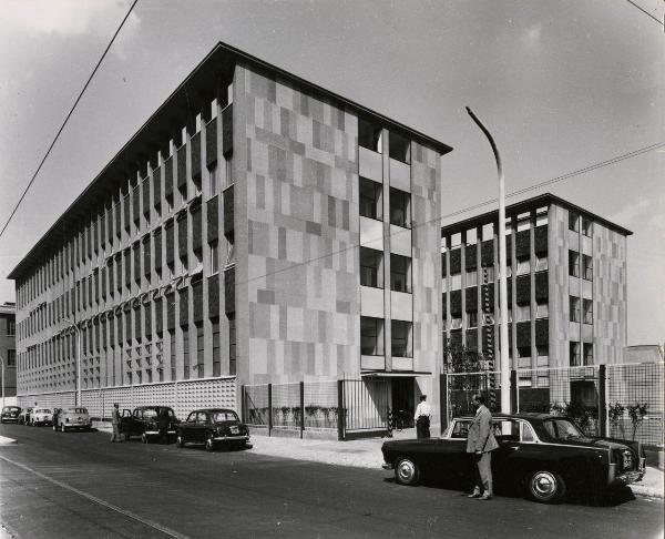 Milano - Veduta urbana - stabilimenti