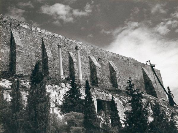 Sito archeologico - Grecia - Atene - Acropoli - Mura - Colonne corinzie