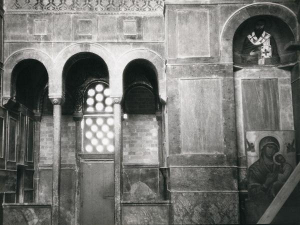 Grecia - Distomo, Steiri - Monastero di Hosios Loukas (San Luca) - Katholikón (chiesa) - Interno - Affreschi - Madonna con bambino, Santo