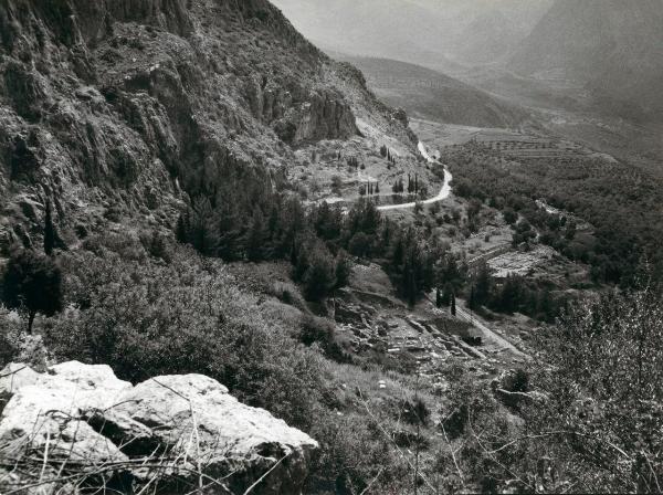 Grecia - Delfi - Panorama verso la Marmaria - Sito archeologico - Montagne