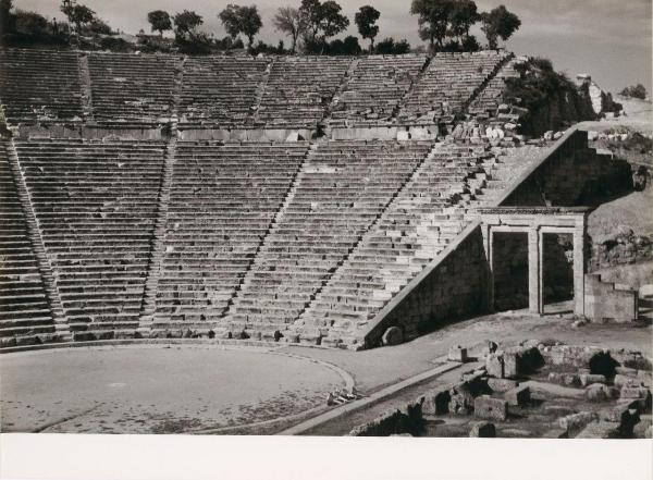 Sito archeologico - Grecia - Epidauro - Teatro - Cavea, orchestra, scale - Gradinate