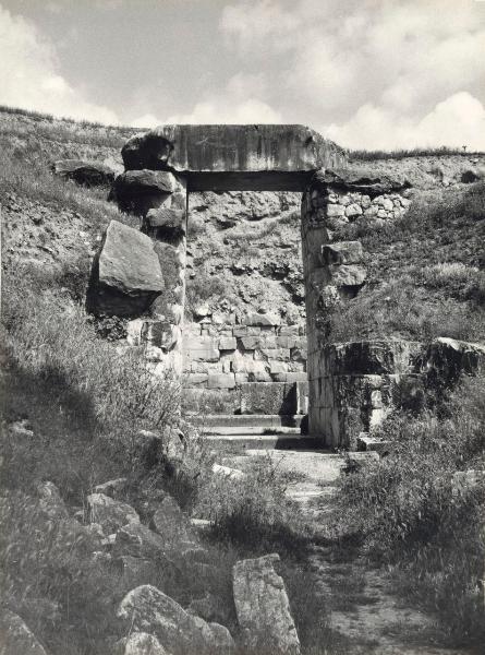 Sito archeologico - Grecia - Orcomeno - Tesoro di Minia - Tomba a thòlos - Architrave monolitico