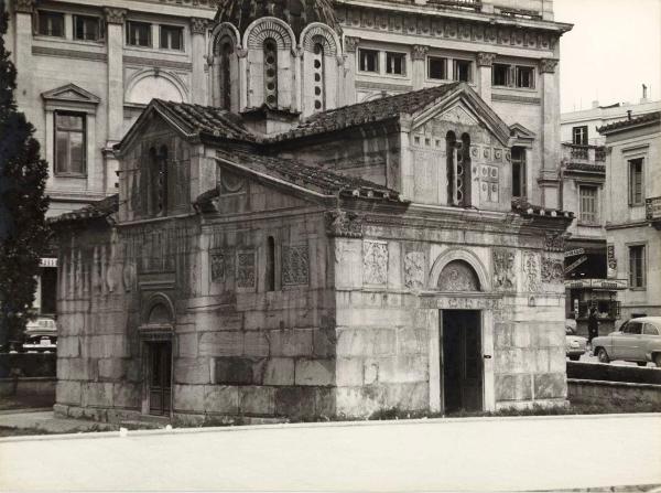 Grecia - Atene - Santa chiesa della Vergine Maria Gorgoepikoos e di Sant'Eleuterio detta Piccola Metropoli (Mikri Mitropoli o Panagía Gorgoepíkoös) - Esterno - Facciata principale e laterale