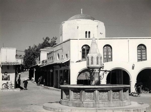 Grecia - Rodi - Quartiere turco - Piazza Ippocrate - Fontana - Moschea