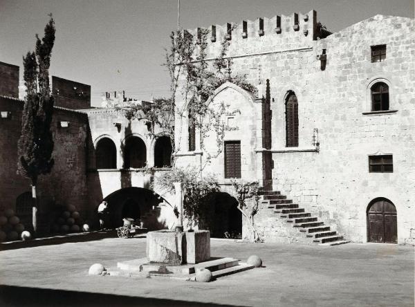 Grecia - Rodi - Museo di Arti decorative (ex Arsenale dei Cavalieri) - Piazza Argyrokastrou - Esterno