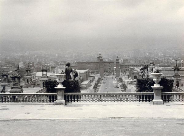 Spagna - Barcellona - Museu Nacional d'Art de Catalunya: terrazza - Avenida de la Reina Maria Cristina - Fontana magica de Montjuïc - Plaça d'Espanya