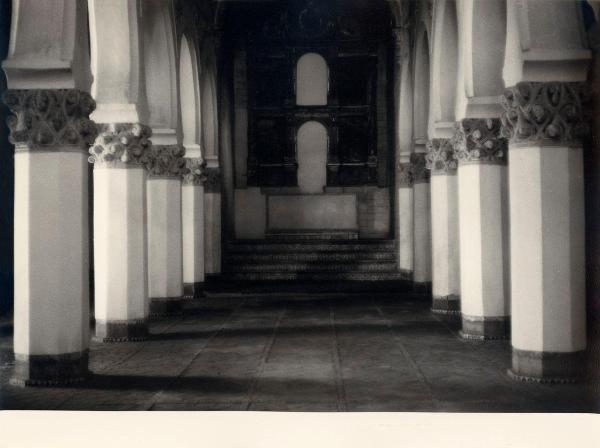 Spagna - Toledo - Sinagoga di Santa Maria la Blanca - Interno - Navata - Colonne - Archi