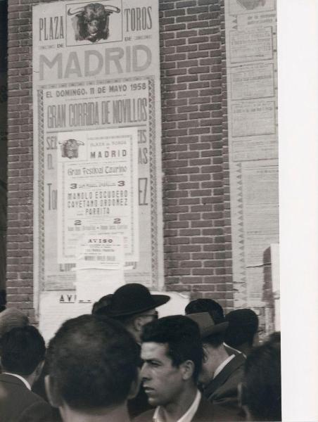 Spagna - Madrid - Las Ventas, arena - Manifesto corrida - Gruppo di uomini