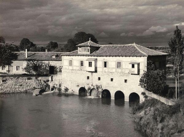 Spagna - Torquemada - Palazzo sul fiume Rio Pisuerga (?)