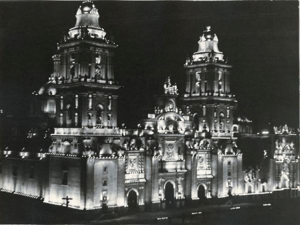 Messico - Città del Messico (Messico City) - Cattedrale di Santa Maria Assunta - Notturno