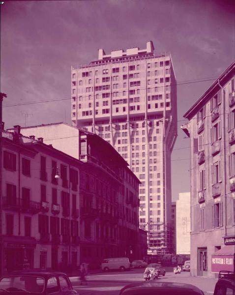 Milano - Veduta urbana - Torre Velasca