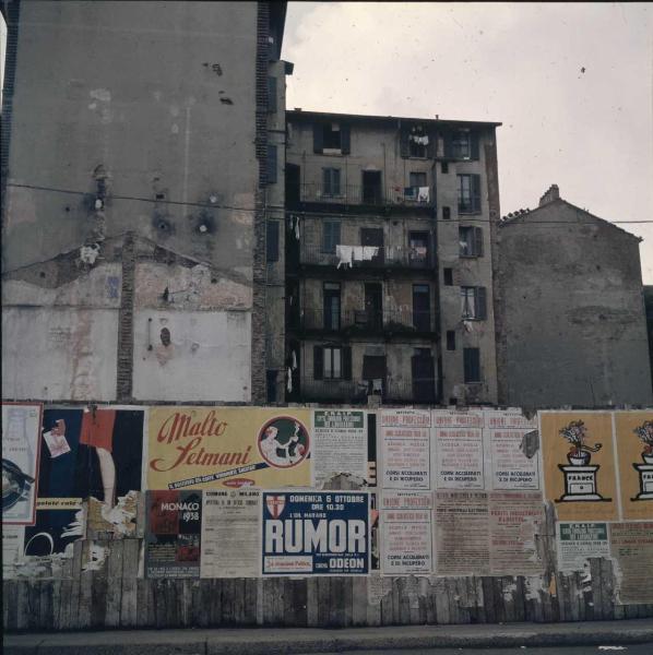 Milano - Veduta urbana - manifesti